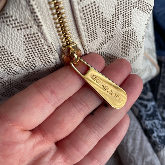 Michael Kors Grayson crossbody Satchel - Picture 9 of 14